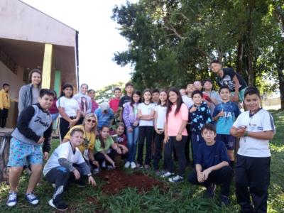 UFFS e Escola Agua Verde realizam plantio de árvores através projeto Ponto De Cultura